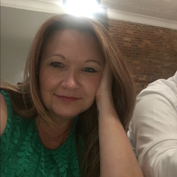 Meet your Posher, Belinda - Picture 2 of 4